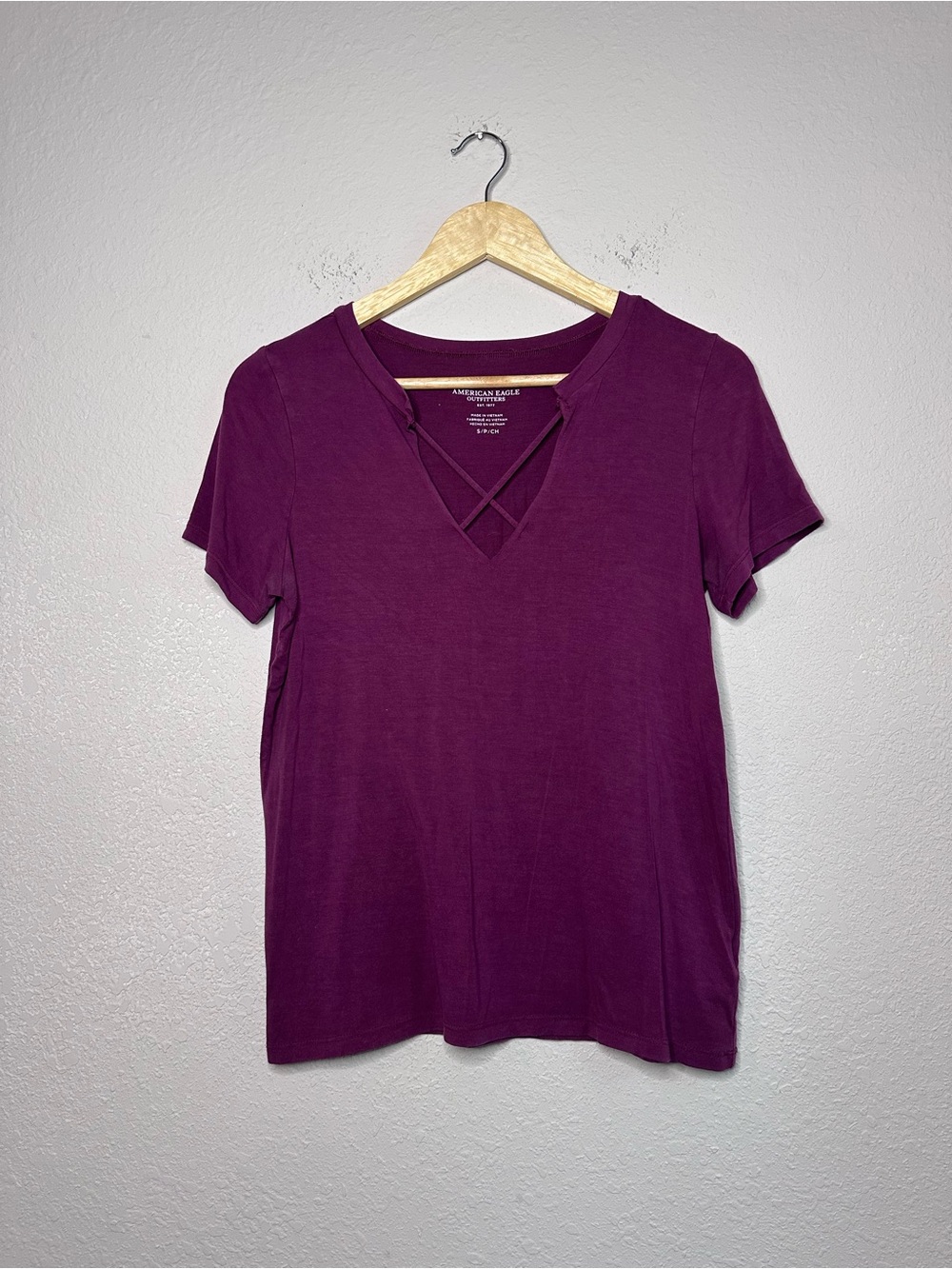 American Eagle Outfitters Plum Crisscross V-Neck Short Sleeve Top Size Small